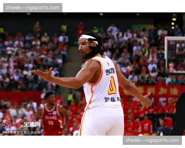 深圳男篮外援萨林杰状态复苏 内线轮换选择更加丰富多元
